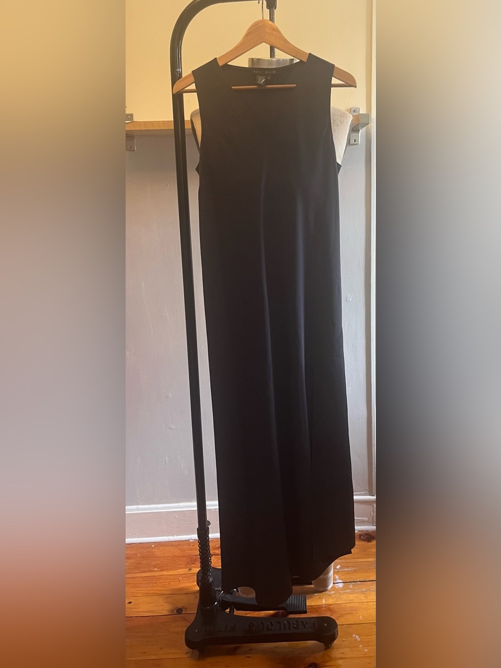 Perry Ellis Women’s Maxi Dress Asymmetrical Hem Sleeveless V Neck Grey-Blue 10